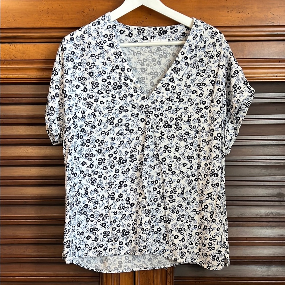 GAP Floral V-Neck Women's Top - Blue and White